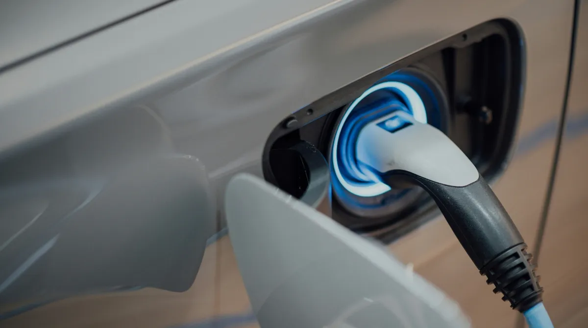 Auto usate: nel 2026 +52% di controlli su ibride ed elettriche