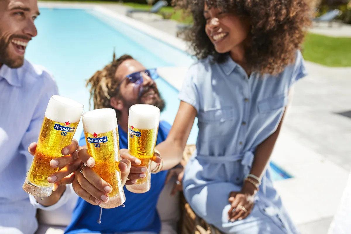 Birra analcolica: il trend della Gen Z per un'estate di benessere