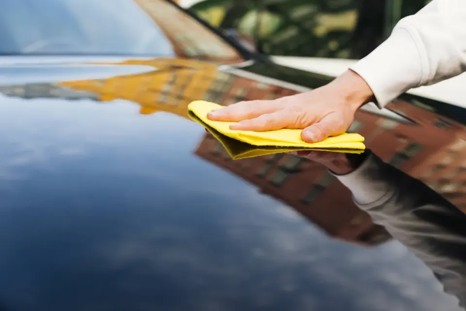 Recensione Estate e auto: come proteggere la vernice dai danni della resina