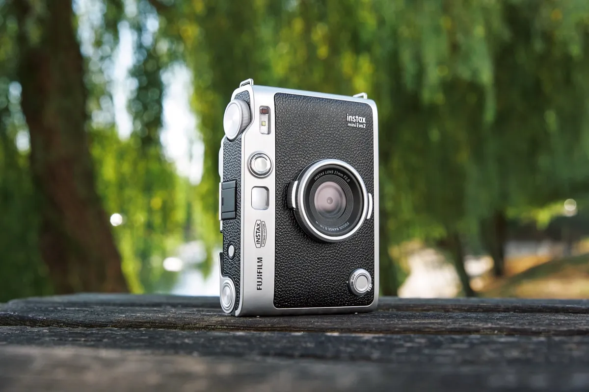 Fujifilm instax mini Evo 2: nuova fotocamera ibrida istantanea