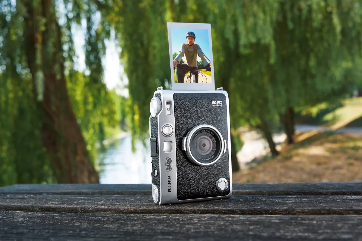 Fujifilm instax mini Evo 2: nuova fotocamera ibrida istantanea