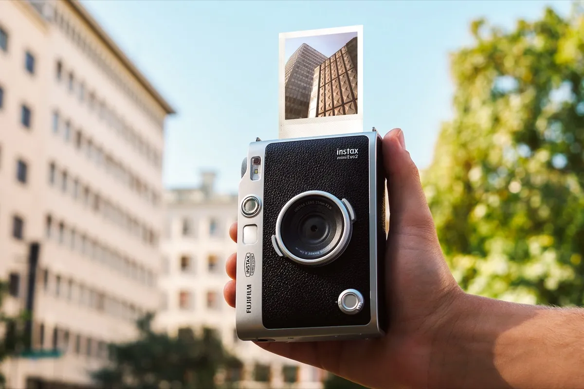 Fujifilm instax mini Evo 2: nuova fotocamera ibrida istantanea