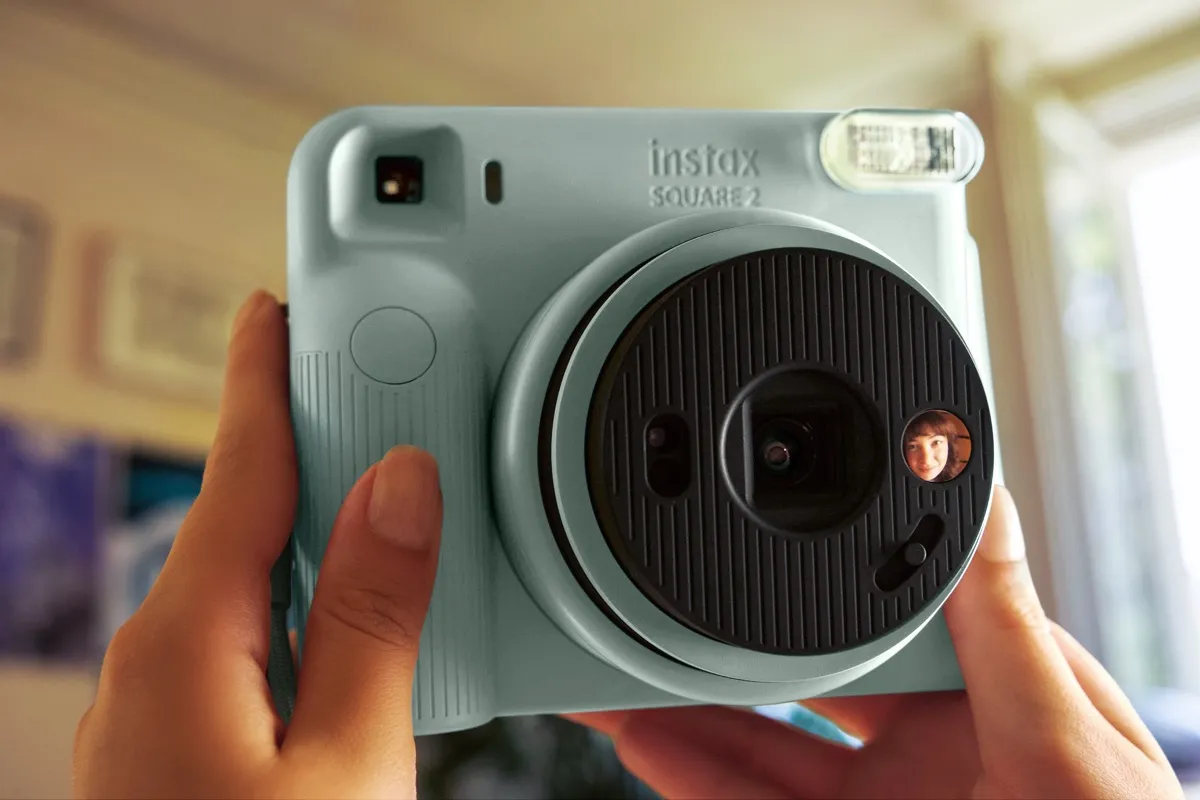 Fujifilm instax SQUARE 2: la nuova fotocamera istantanea 1:1
