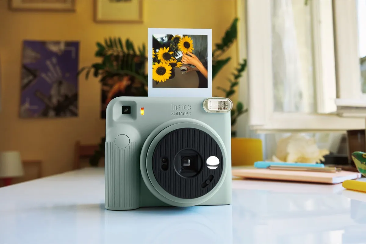 Fujifilm instax SQUARE 2: la nuova fotocamera istantanea 1:1