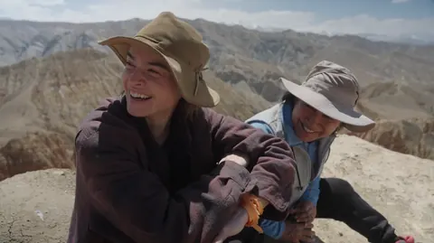 Recensione Presentate le Prime Immagini di 'Mustang', il Nuovo Documentario di Kasia Smutniak