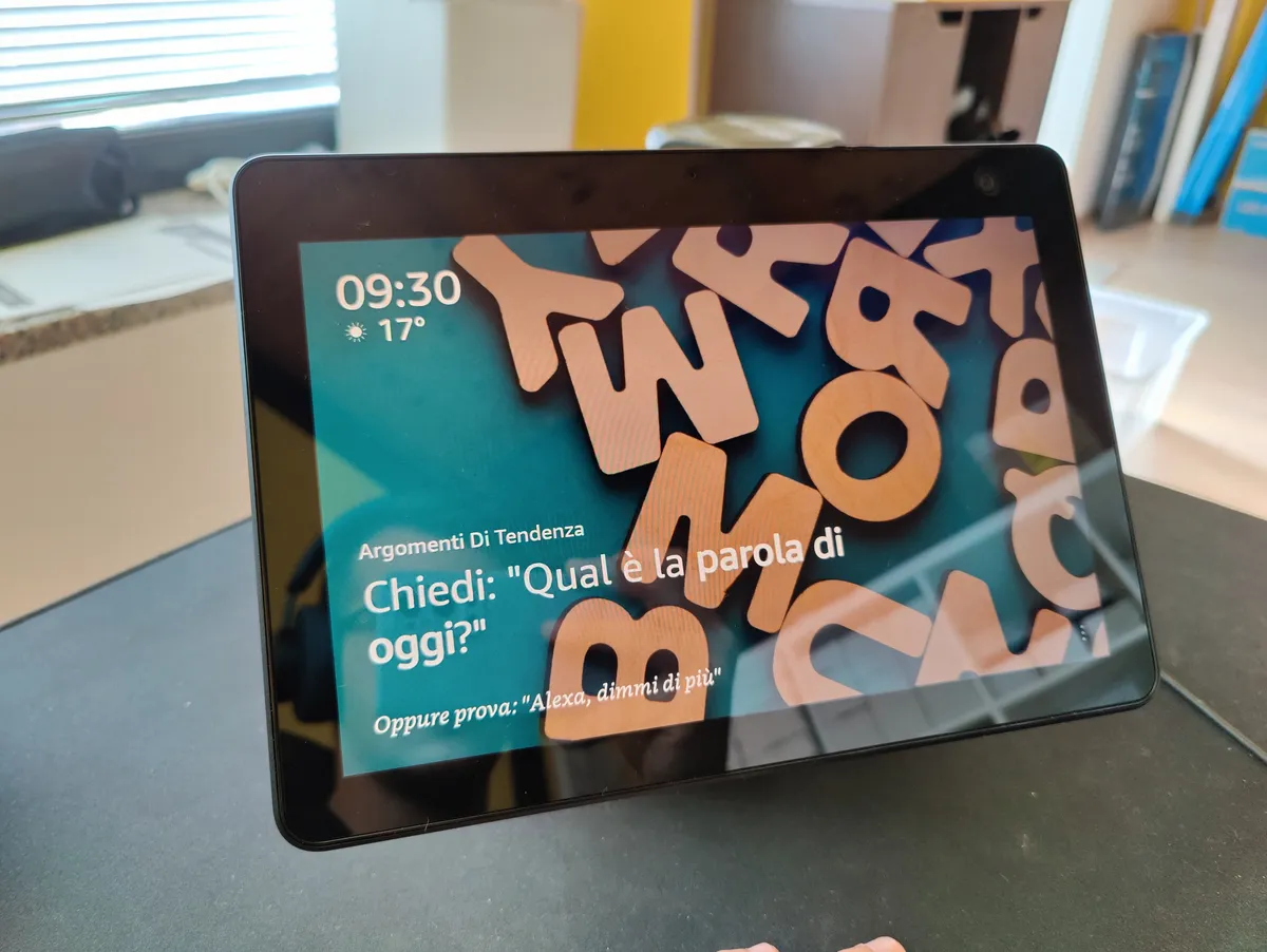 Recensione Recensione Amazon Echo Show 10 (3ª Gen): L'Assistente che Ti Segue