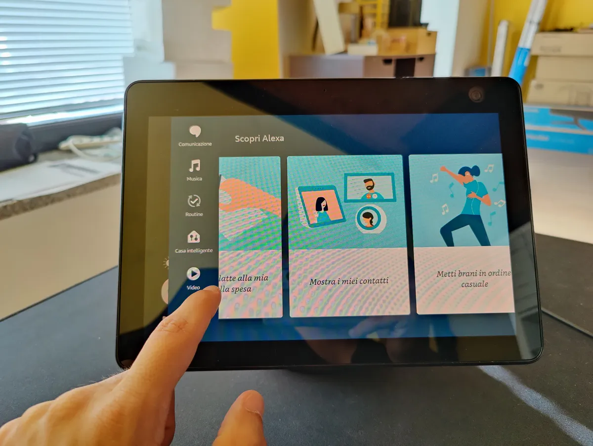 Recensione Recensione Amazon Echo Show 10 (3ª Gen): L'Assistente che Ti Segue