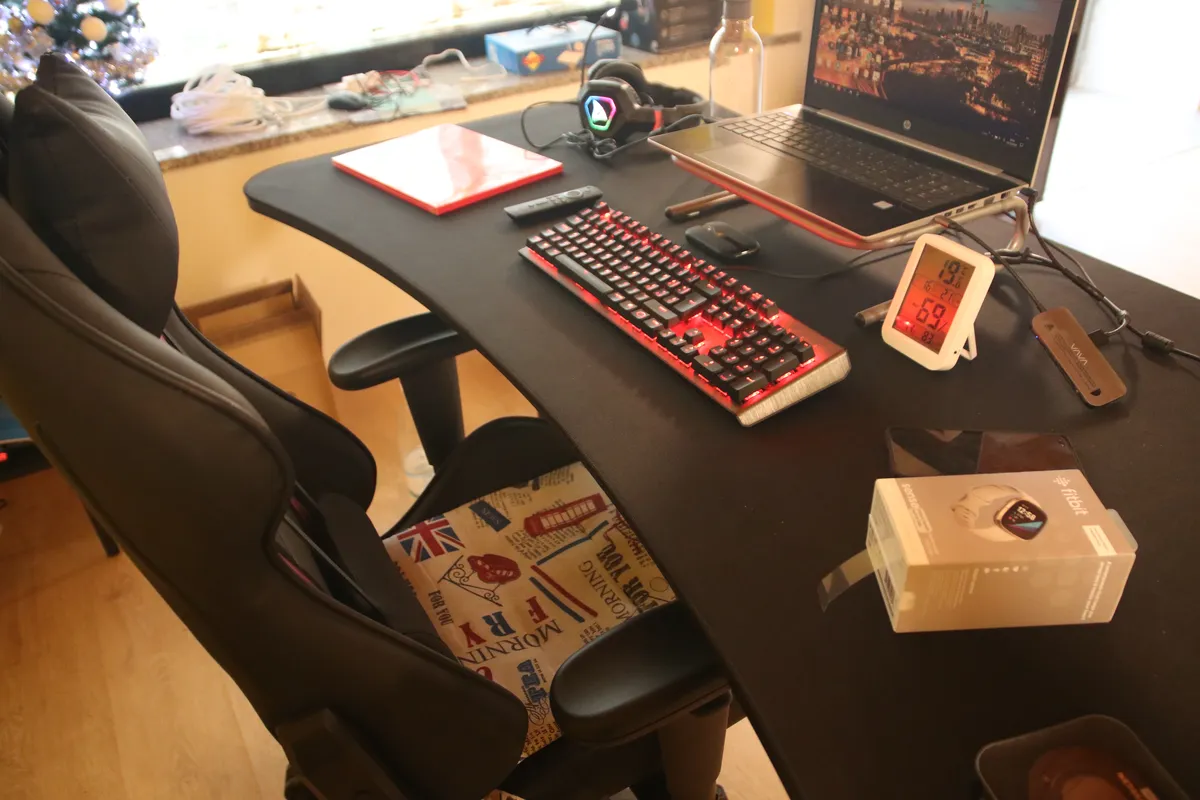 Recensione Arozzi Arena, la recensione: una scrivania da sogno non solo per i gamers