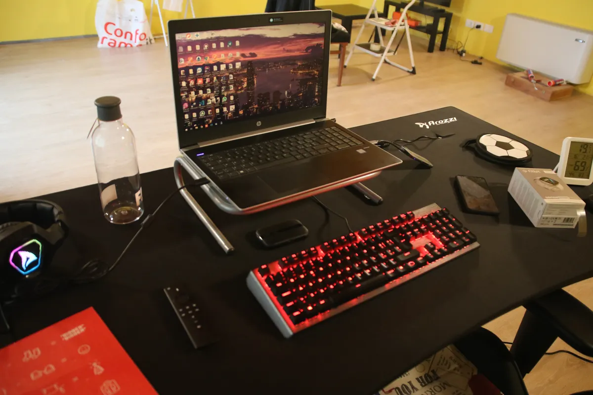 Recensione Arozzi Arena, la recensione: una scrivania da sogno non solo per i gamers