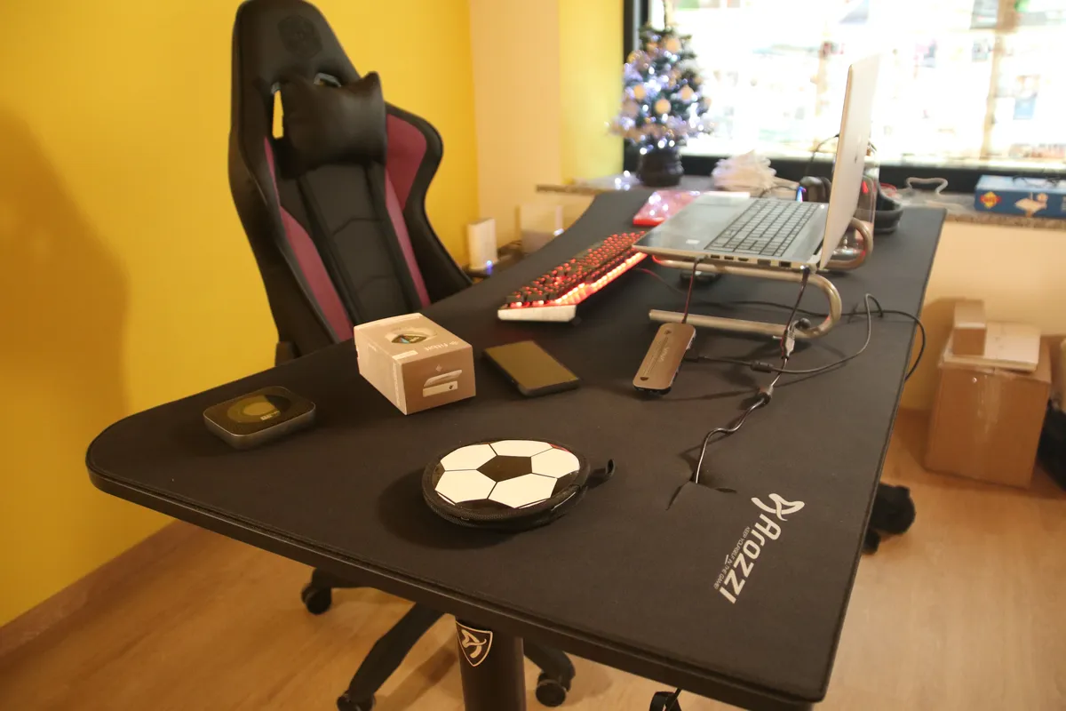 Recensione Arozzi Arena, la recensione: una scrivania da sogno non solo per i gamers