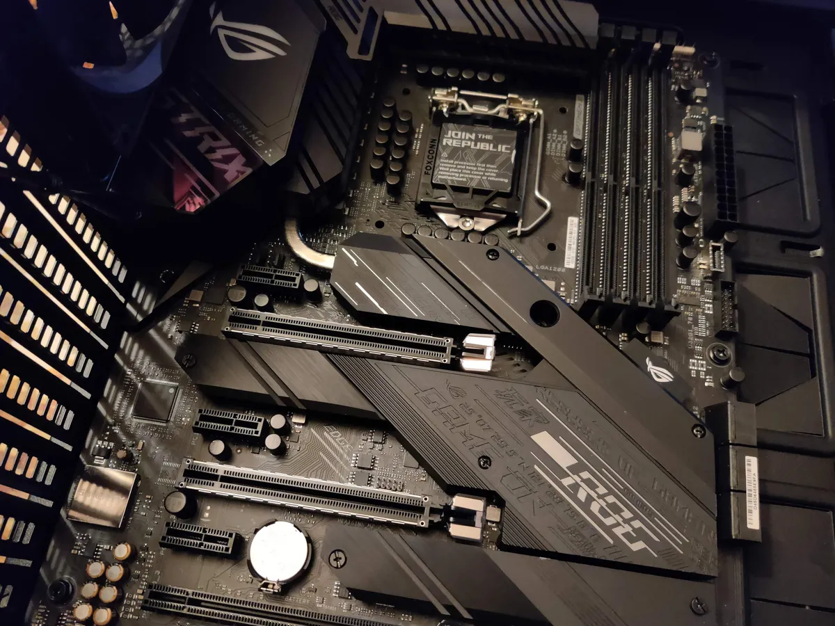 Asus ROG Strix Z490-E Gaming: la mobo premium per gamers