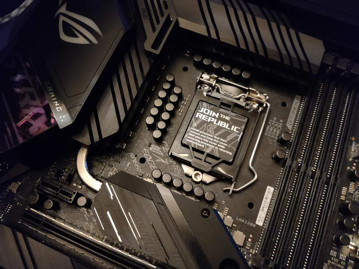 Recensione Asus ROG Strix Z490-E Gaming: la mobo premium per gamers