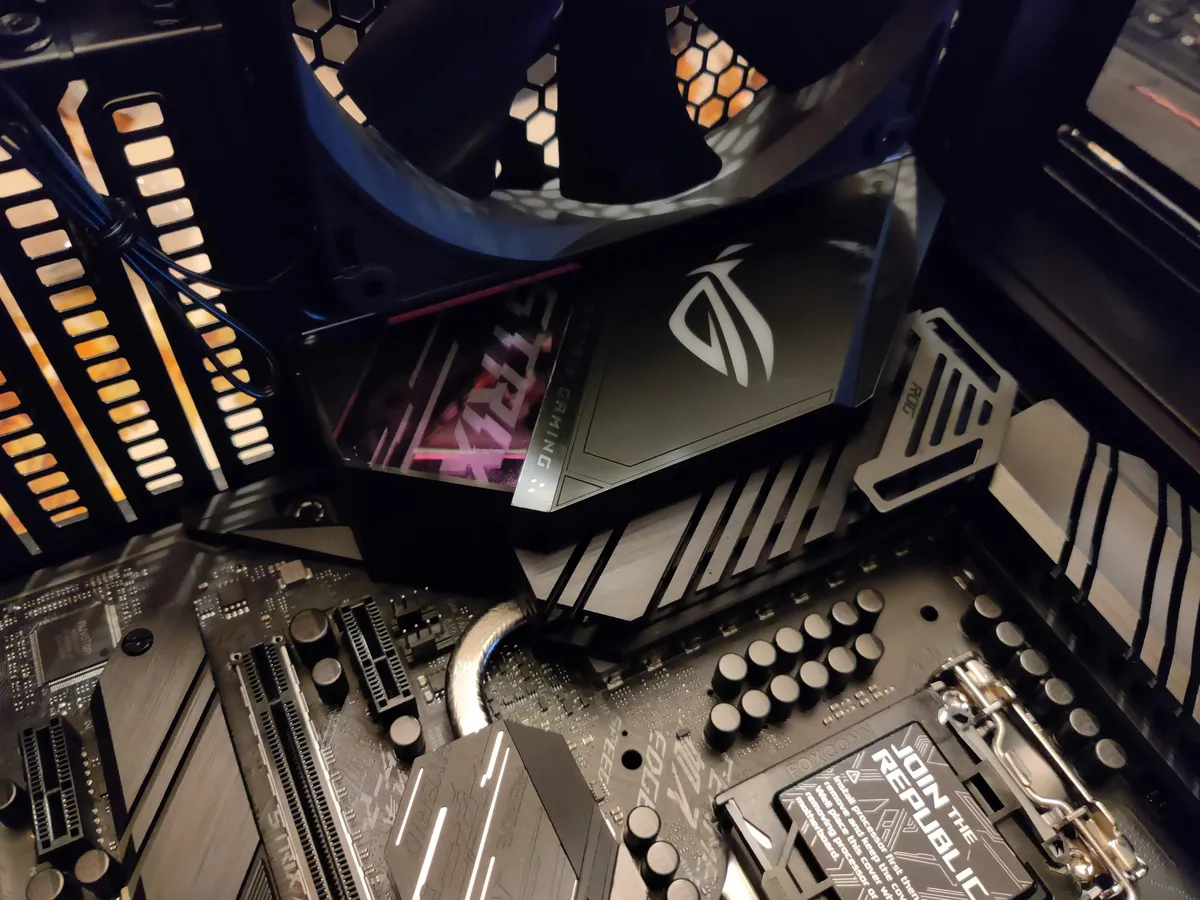 Recensione Asus ROG Strix Z490-E Gaming: la mobo premium per gamers