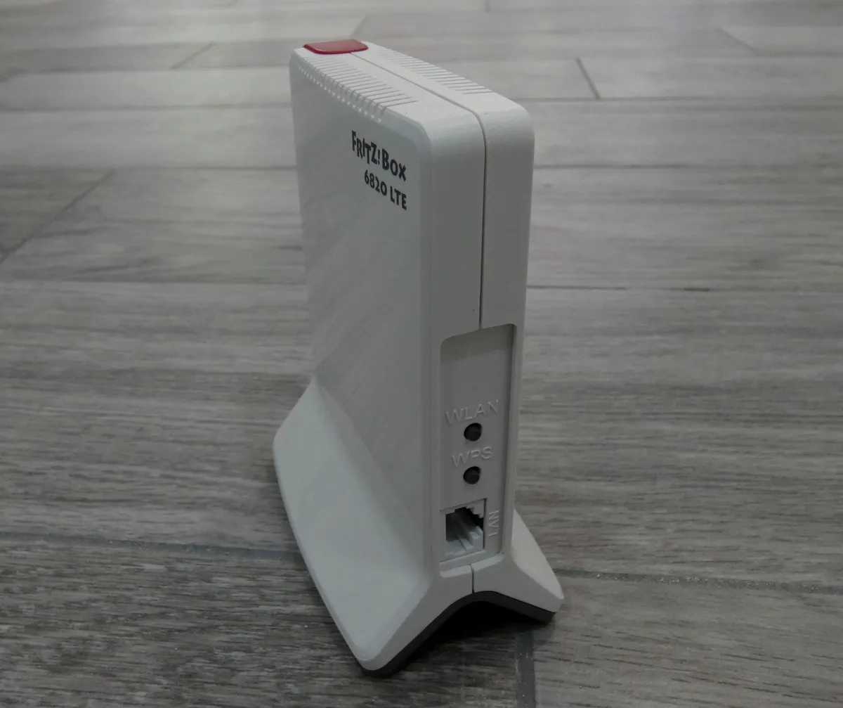 Recensione Recensione AVM Fritz!Box 6820 LTE: il router 4G compatto