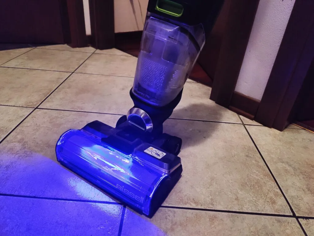 Recensione Recensione Bissell CrossWave X7 Plus: il lavapavimenti per chi ha animali
