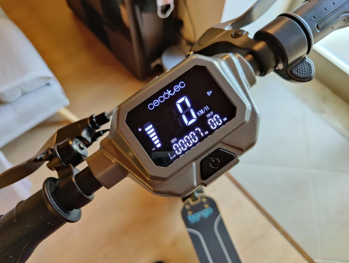 Recensione Cecotec Bongo Serie Z: monopattino elettrico versatile e performante