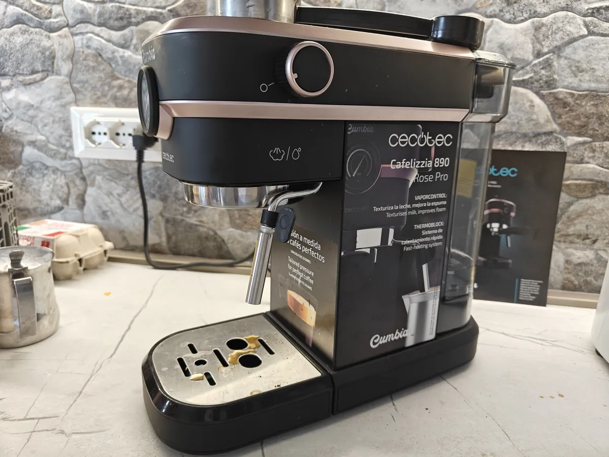 Recensione Cecotec Cafelizzia 890 Rose Pro: l'espresso perfetto a casa