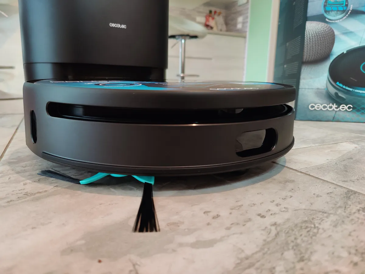 Recensione Cecotec Conga 12090: il robot aspirapolvere con base autosvuotante e prestazioni elevate