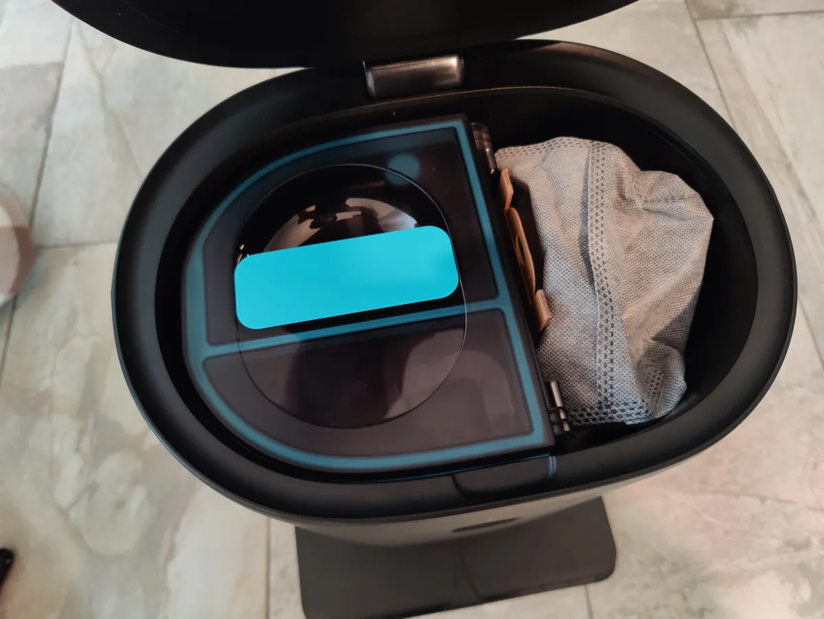 Recensione Cecotec Conga 12090: il robot aspirapolvere con base autosvuotante e prestazioni elevate
