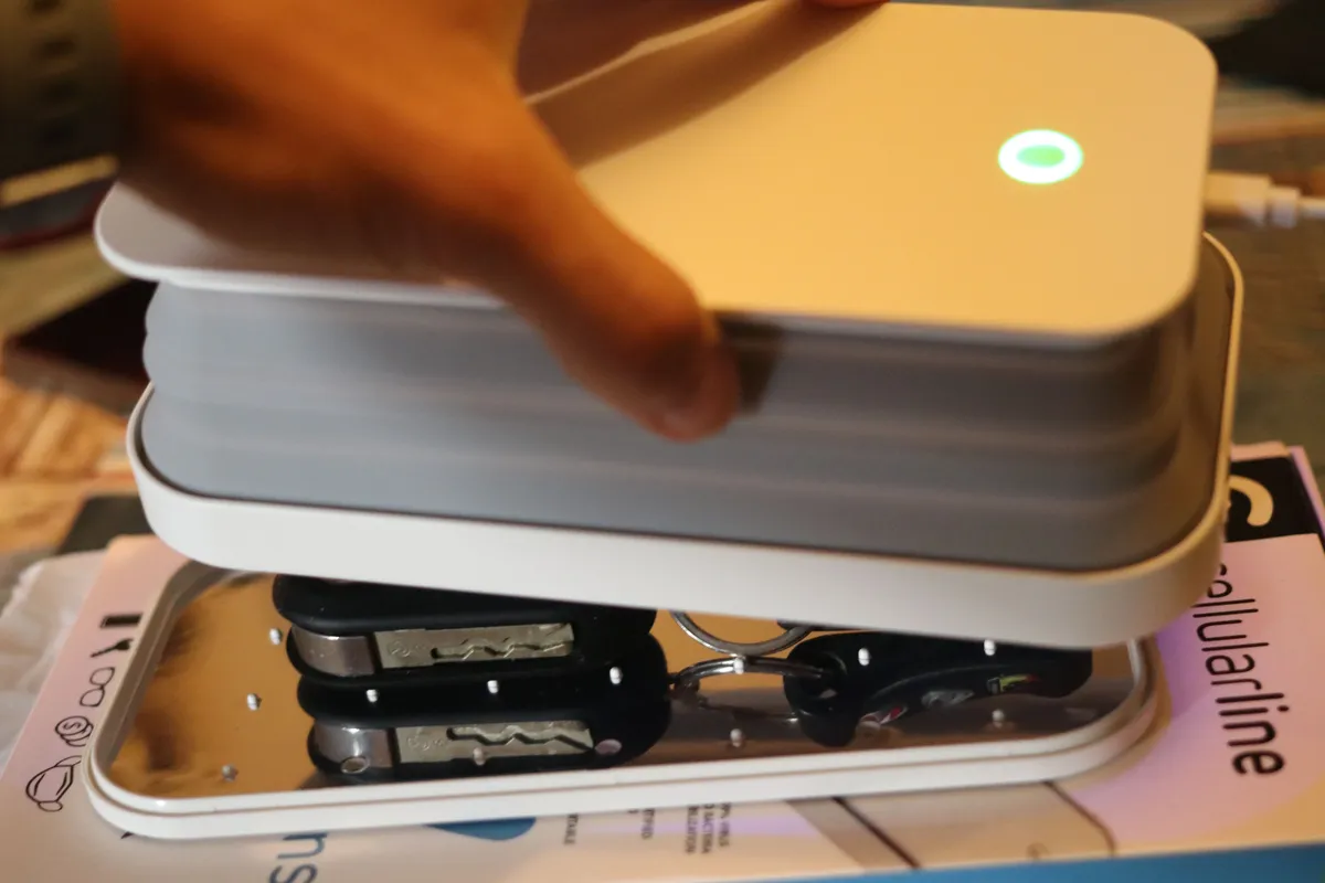 Recensione Cellularline Hi-Gens: lo sterilizzatore UV che elimina batteri in 1 minuto