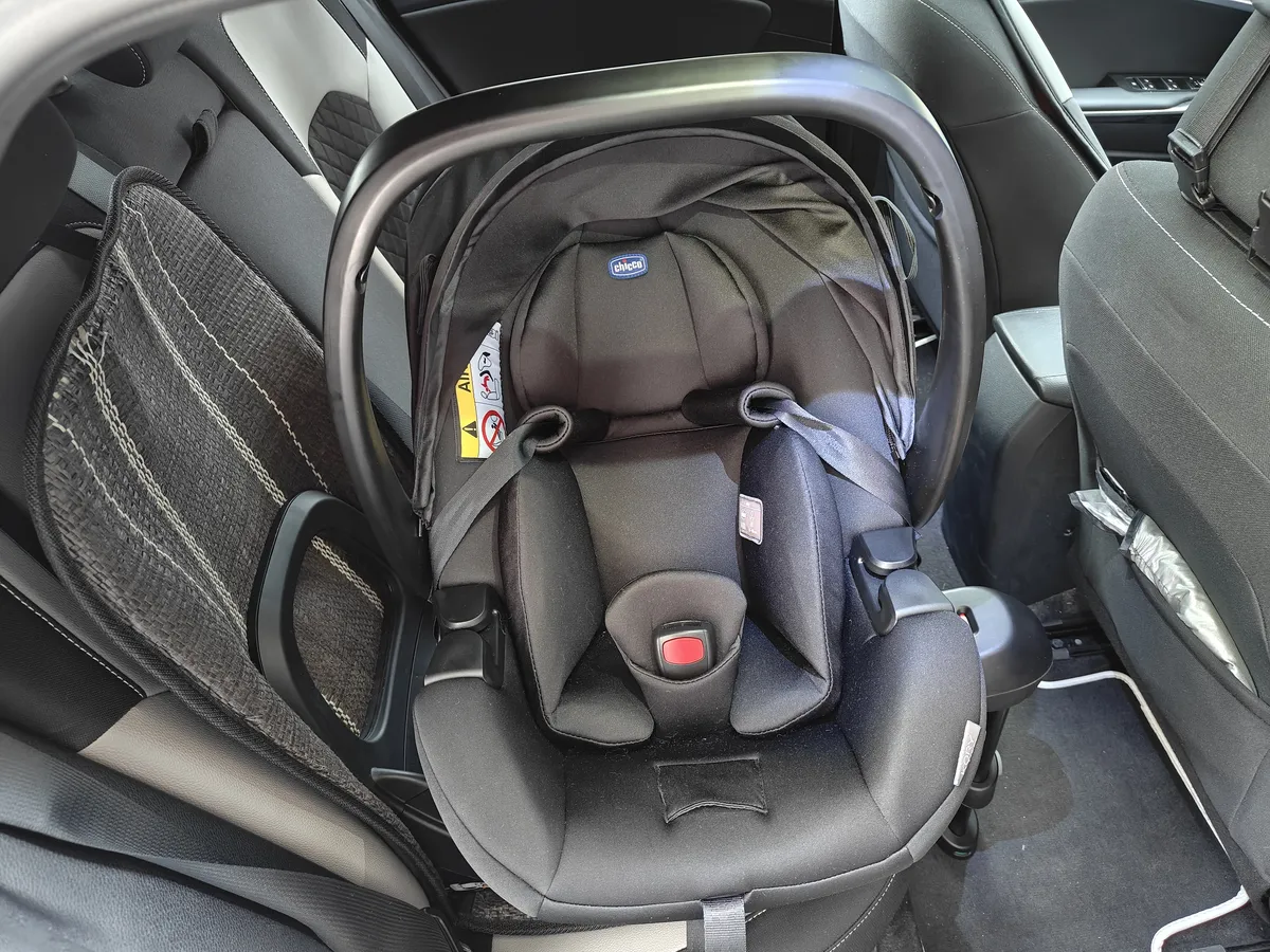 Recensione Recensione Chicco Full 360 i-Size: sicurezza e praticità in auto