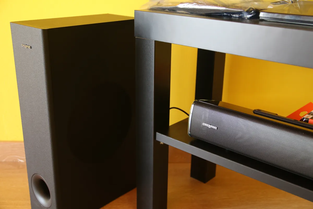 Recensione Recensione Creative Stage V2: Soundbar 2.1 Economica e Potente