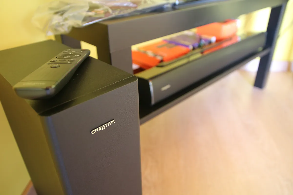 Recensione Recensione Creative Stage V2: Soundbar 2.1 Economica e Potente