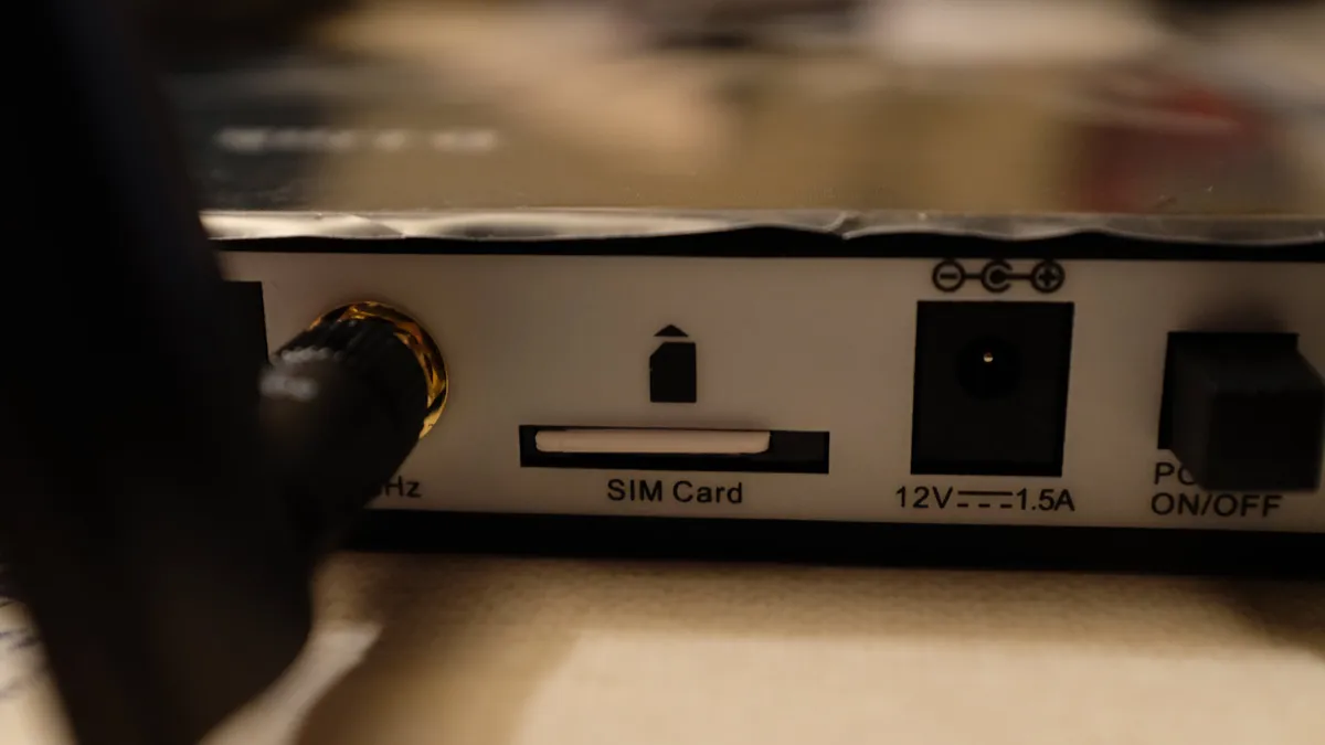 Recensione Recensione D-Link DWR-953: il router 4G LTE versatile