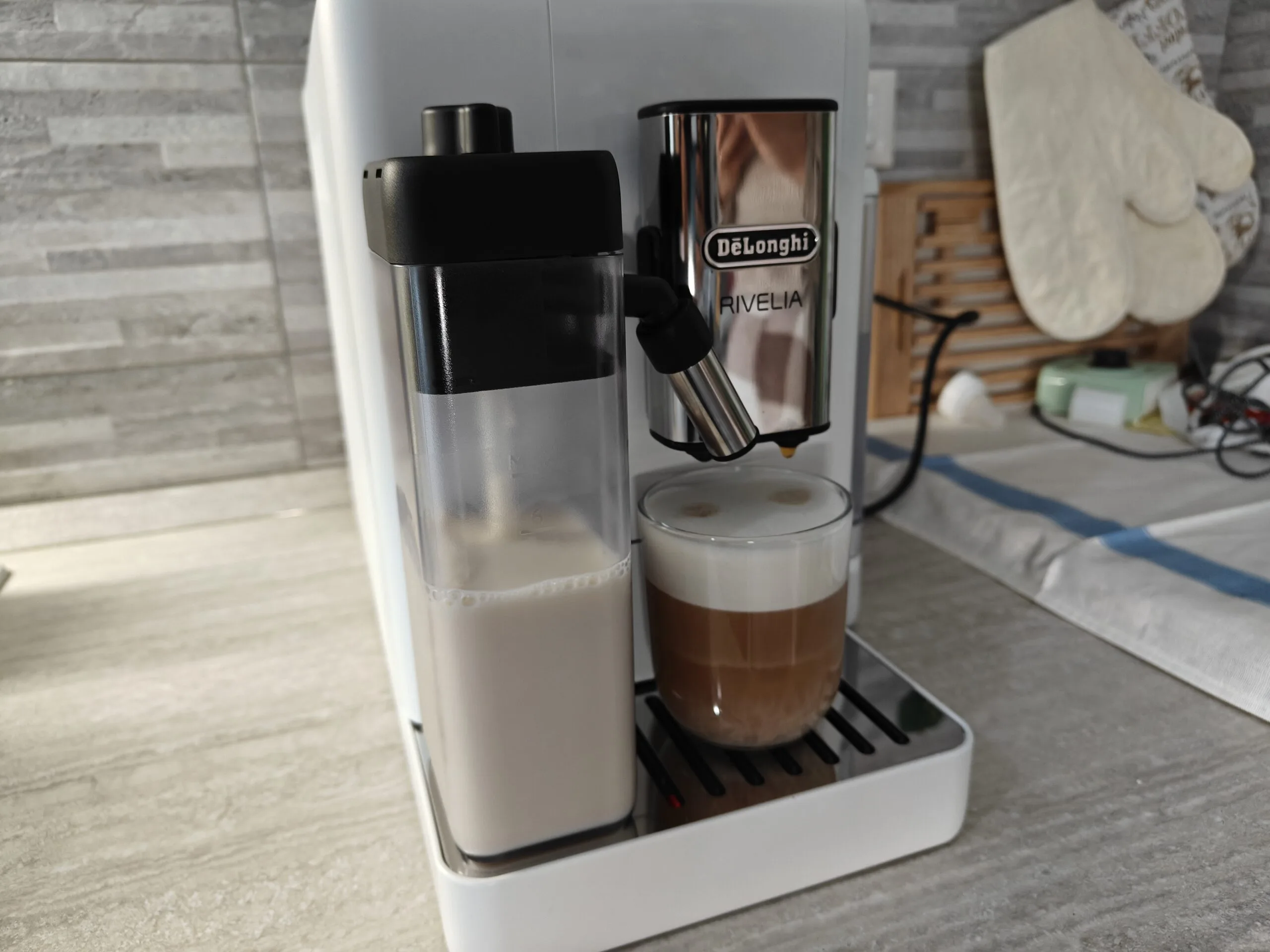 De' Longhi Rivelia: rivoluzionario Bean Switch in Arctic White