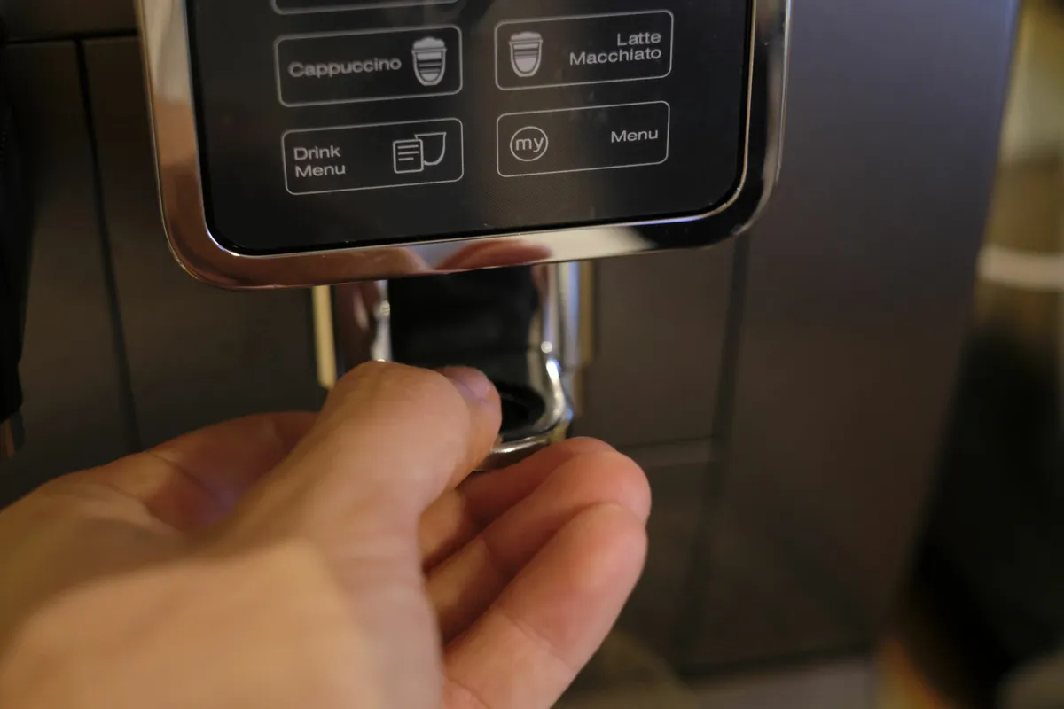 Recensione De'Longhi Dinamica Aroma Bar: la macchina da caffè perfetta per ogni amante