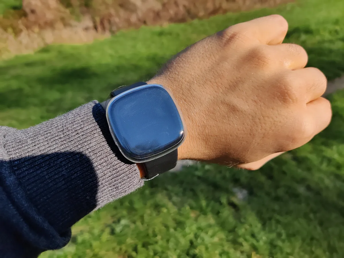 Recensione Recensione Fitbit Versa 3: semplicità e sport a portata di polso