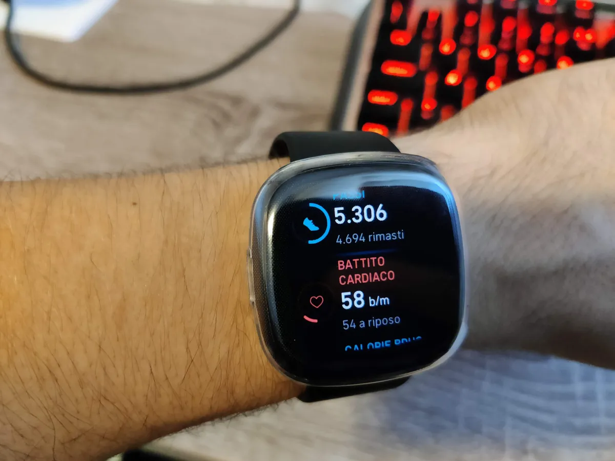 Recensione Recensione Fitbit Versa 3: semplicità e sport a portata di polso