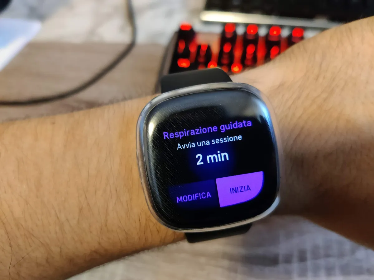 Recensione Recensione Fitbit Versa 3: semplicità e sport a portata di polso