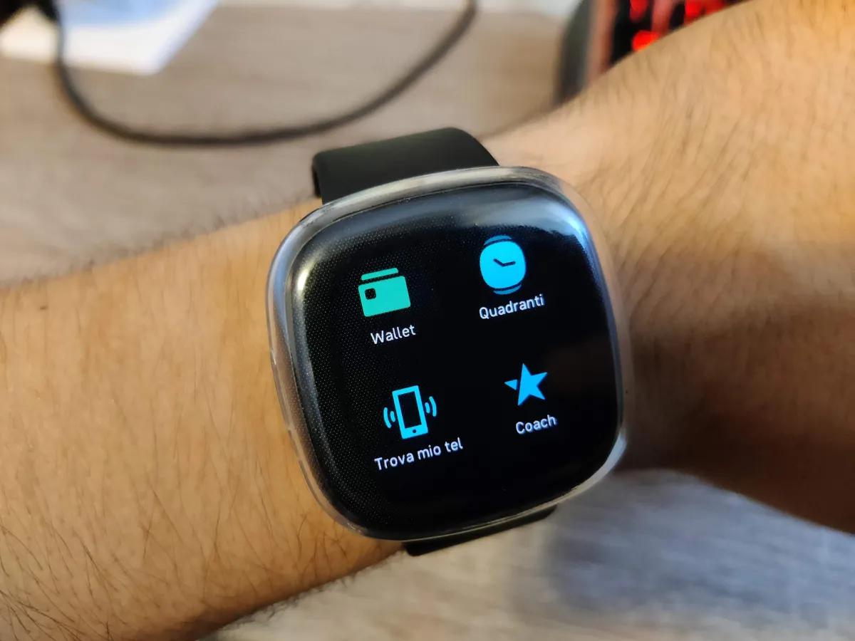 Recensione Recensione Fitbit Versa 3: semplicità e sport a portata di polso