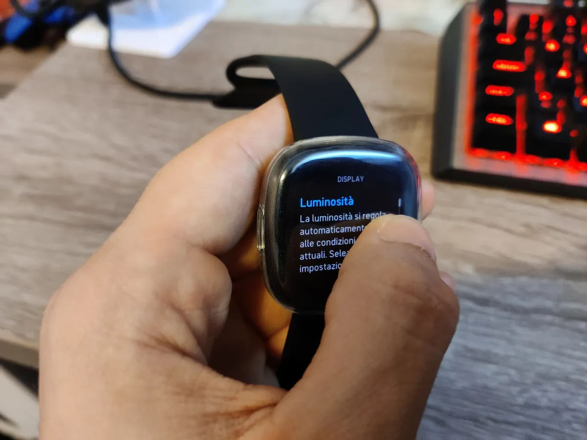 Recensione Recensione Fitbit Versa 3: semplicità e sport a portata di polso