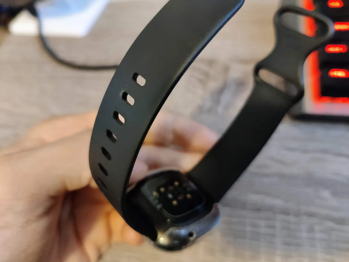 Recensione Recensione Fitbit Versa 3: semplicità e sport a portata di polso