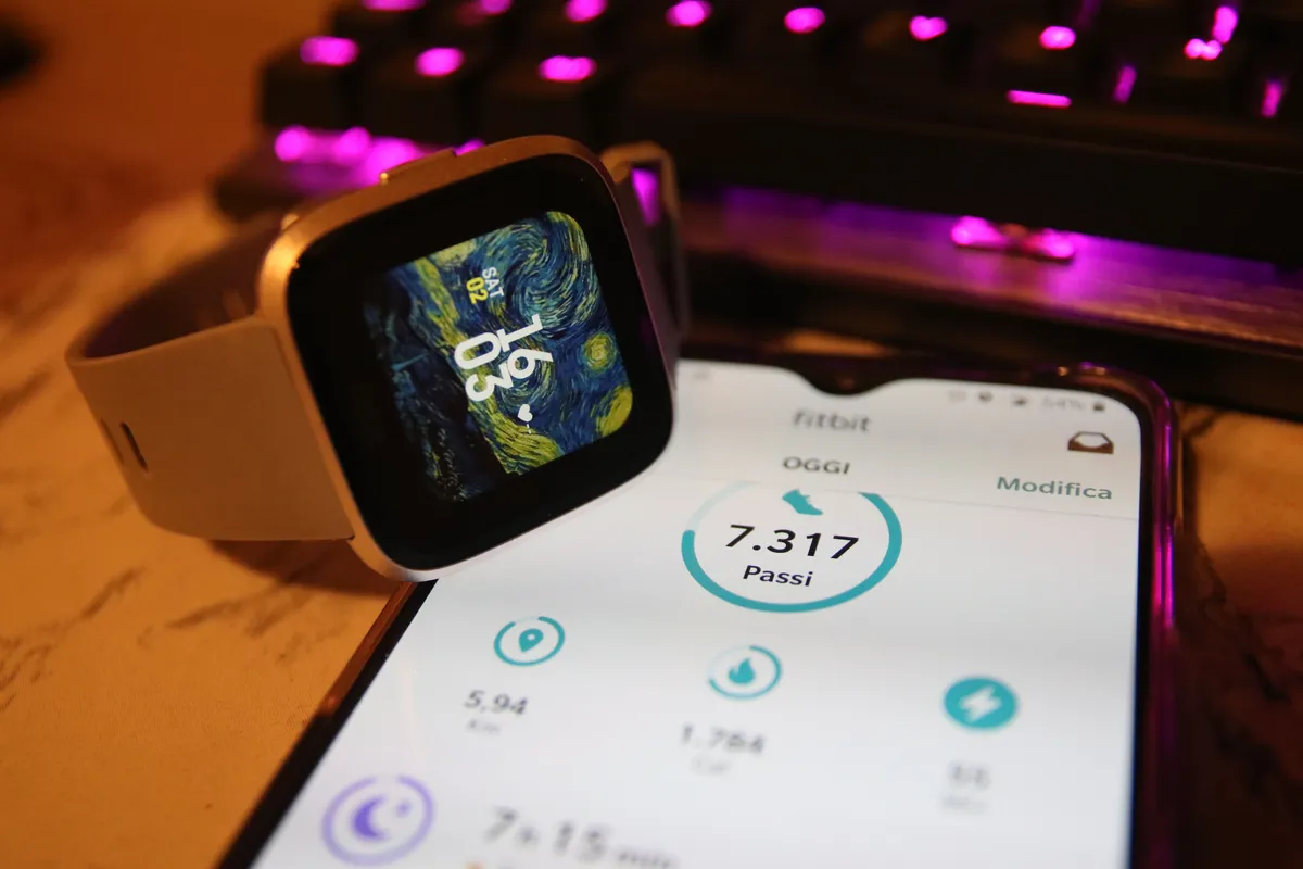 Recensione Fitbit Versa Lite: Analisi Completa dello Smartwatch Fitness Economico
