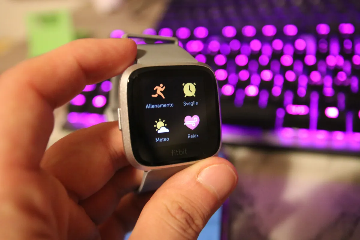 Recensione Fitbit Versa Lite: Analisi Completa dello Smartwatch Fitness Economico