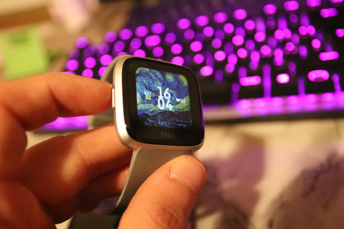 Recensione Fitbit Versa Lite: Analisi Completa dello Smartwatch Fitness Economico