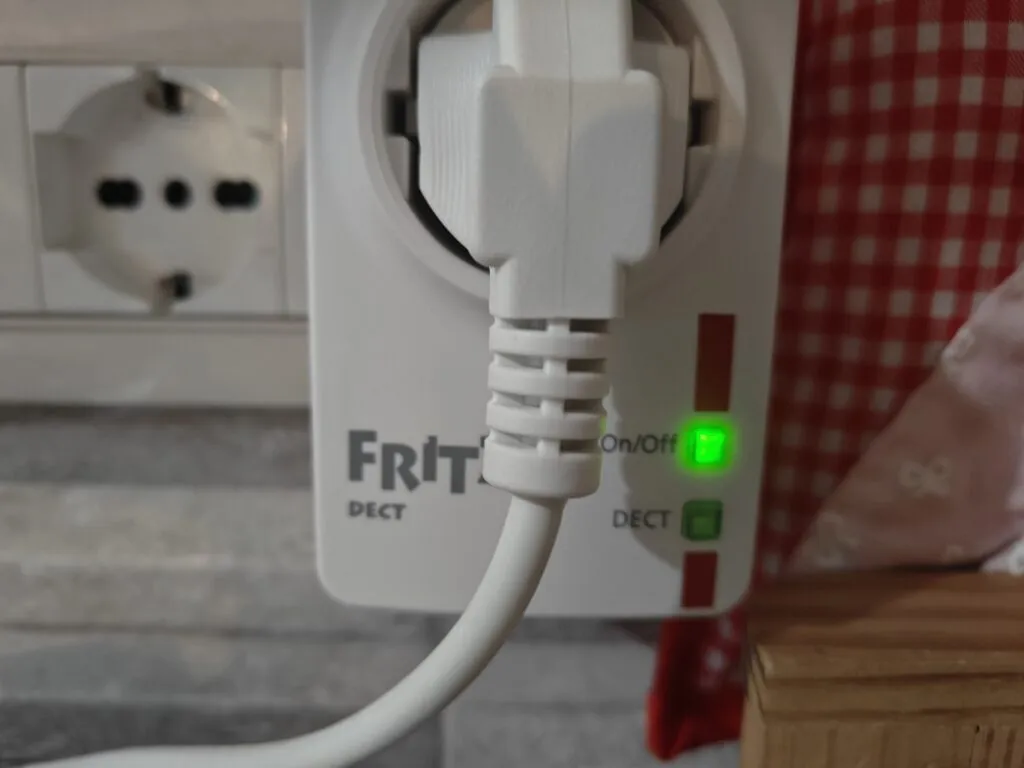 Recensione Recensione FRITZ!DECT 200: la presa smart AVM che misura i consumi