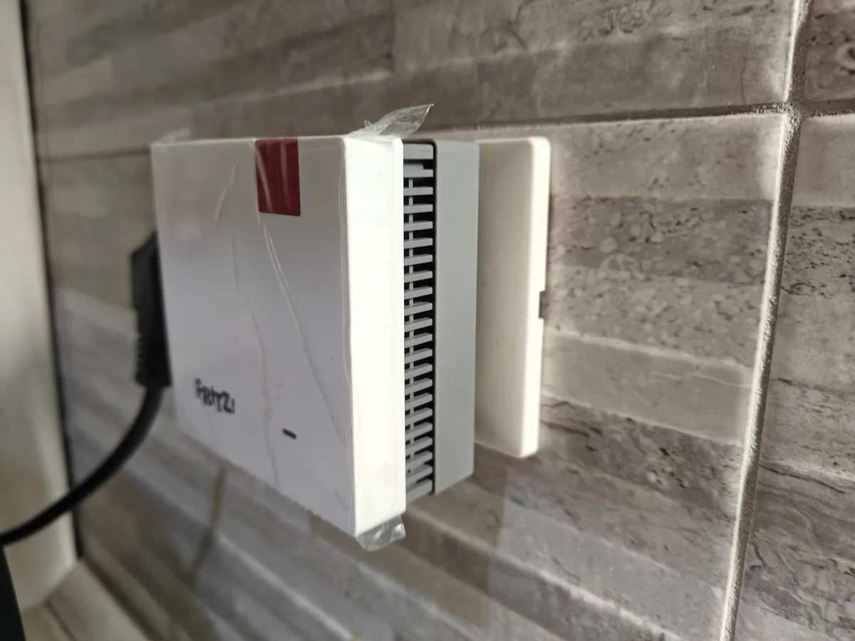 Recensione Recensione FRITZ!Repeater 1700: Wi-Fi 7 invisibile e potente