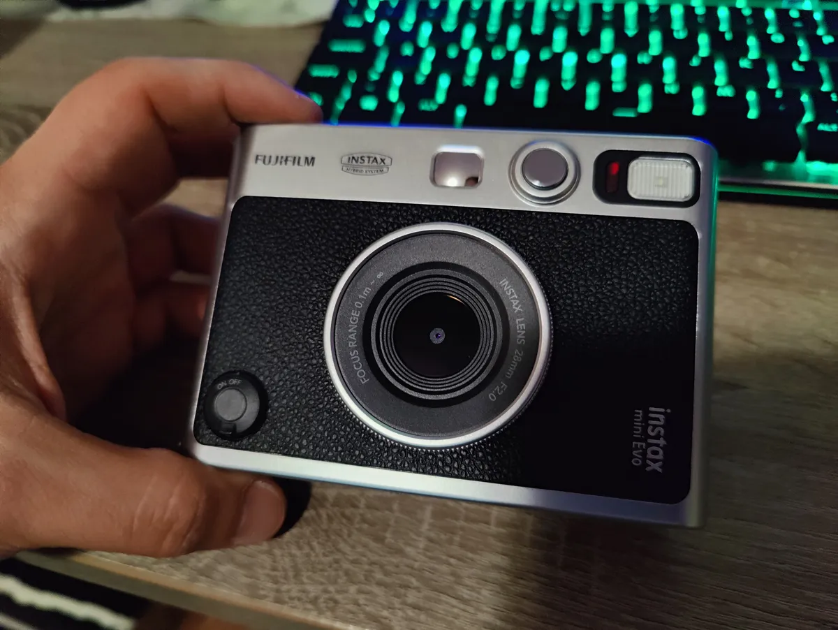Recensione Fujifilm Instax Mini Evo: l'istantanea vintage perfetta