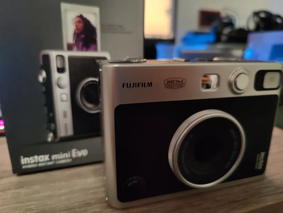 Recensione Recensione Fujifilm Instax Mini Evo: l'istantanea vintage perfetta