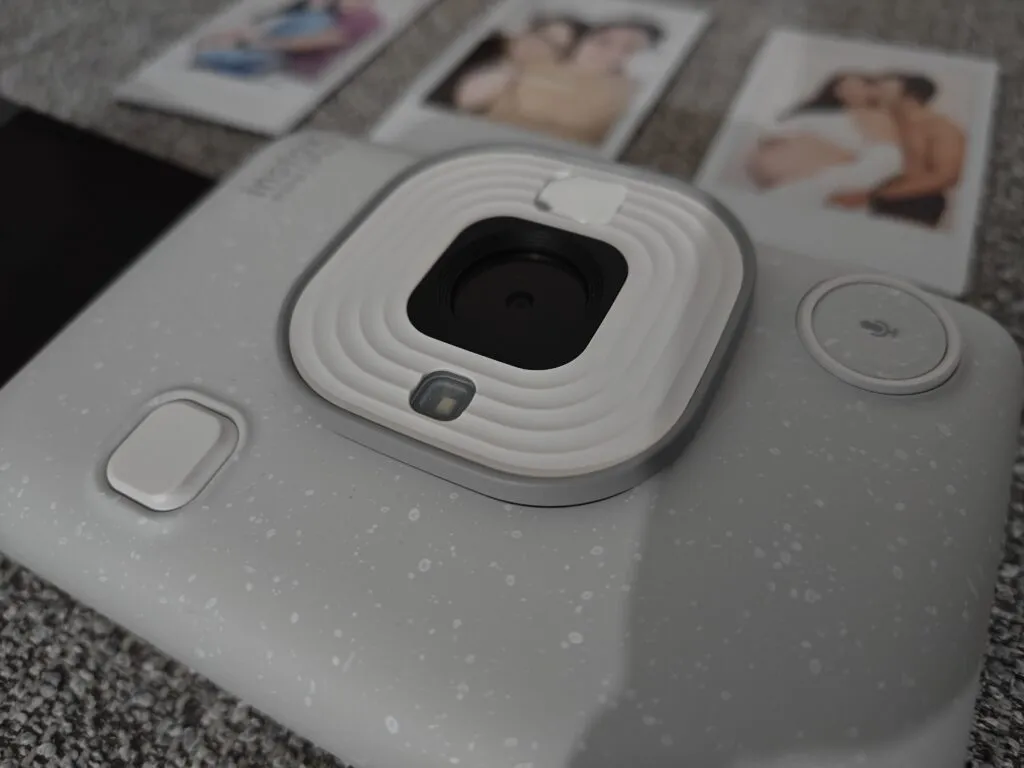 Recensione Recensione Fujifilm Instax Mini LiPlay: l'istantanea ibrida perfetta
