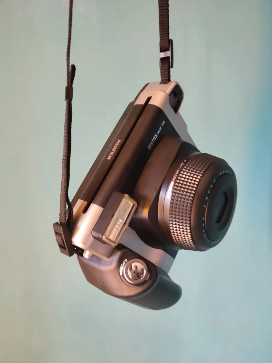 Recensione Recensione Fujifilm instax Wide 300: l'istantanea dal formato gigante