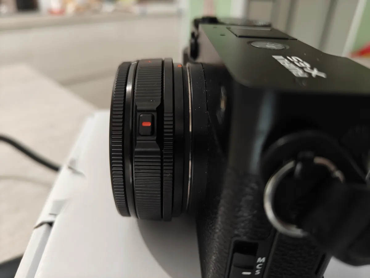 Recensione Recensione Fujifilm X-E5: la regina della street photography