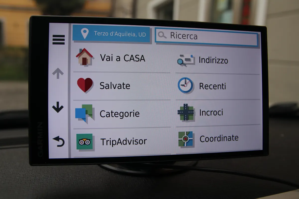 Recensione Recensione Garmin DriveSmart 65: il navigatore smart definitivo