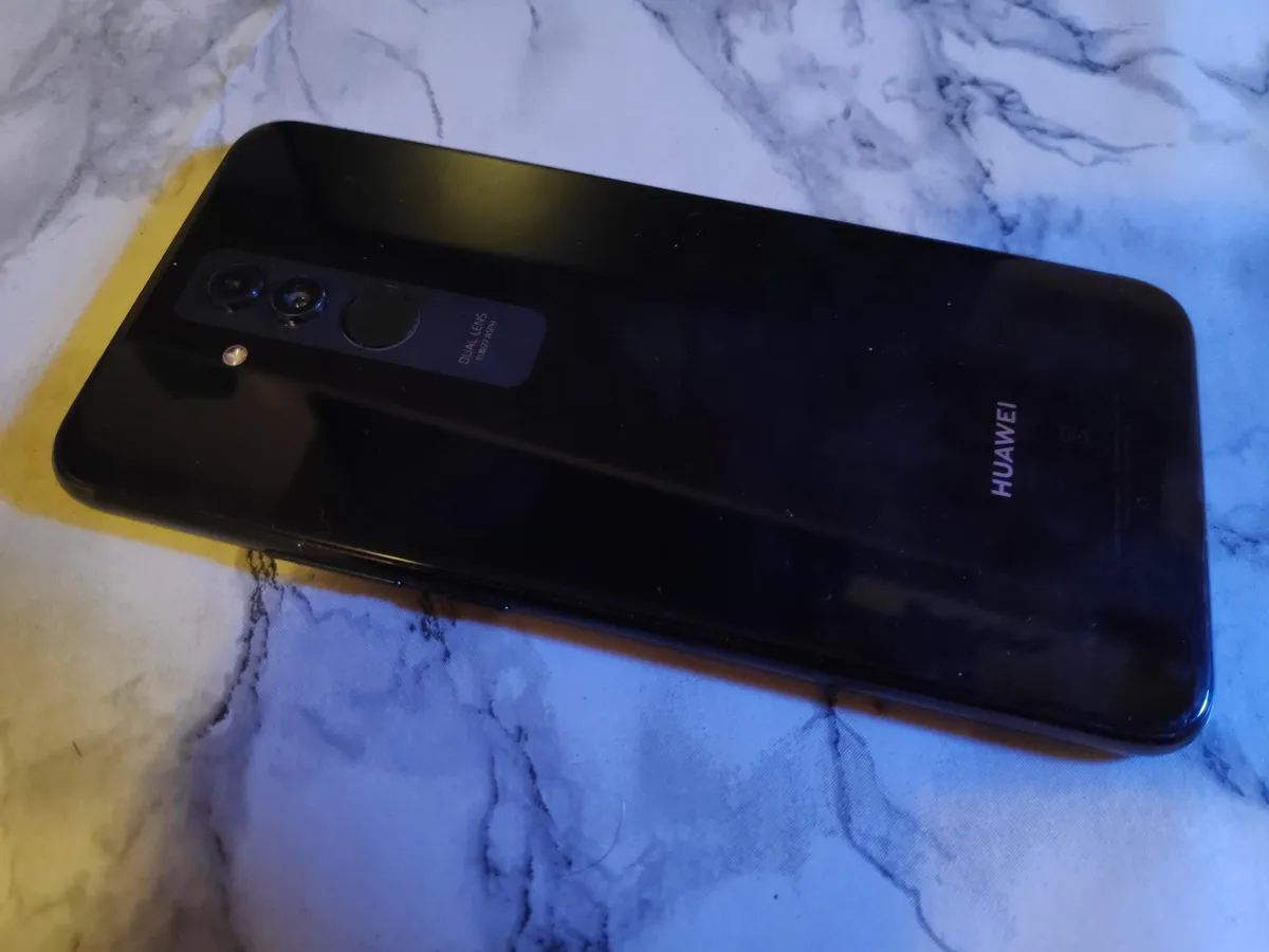 Huawei Mate 20 Lite: design premium e prestazioni convincenti