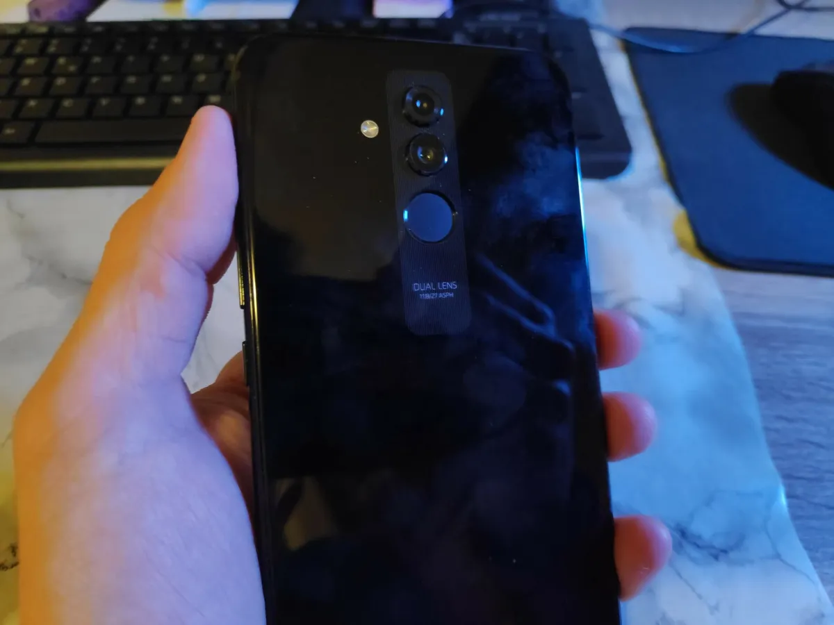 Recensione Huawei Mate 20 Lite: design premium e prestazioni convincenti