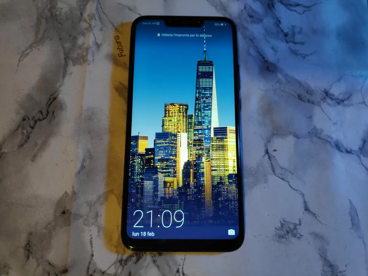 Recensione Huawei Mate 20 Lite: design premium e prestazioni convincenti